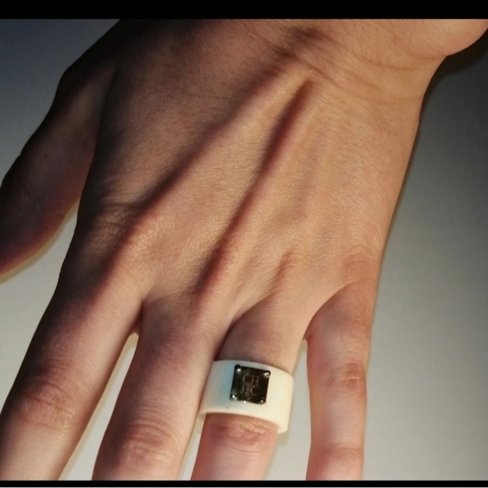 Carolina Herrera white Ring 15.7mm